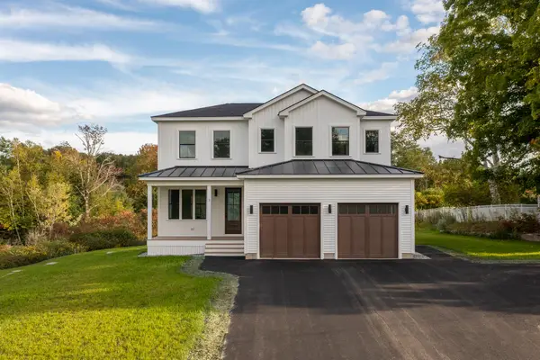 3 Eastern Avenue, Falmouth, ME 04105