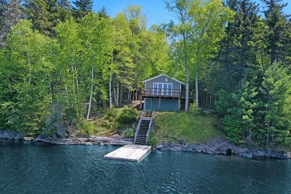 17 Duck Lane, Taunton & Raynham Academy Grant, ME 04478