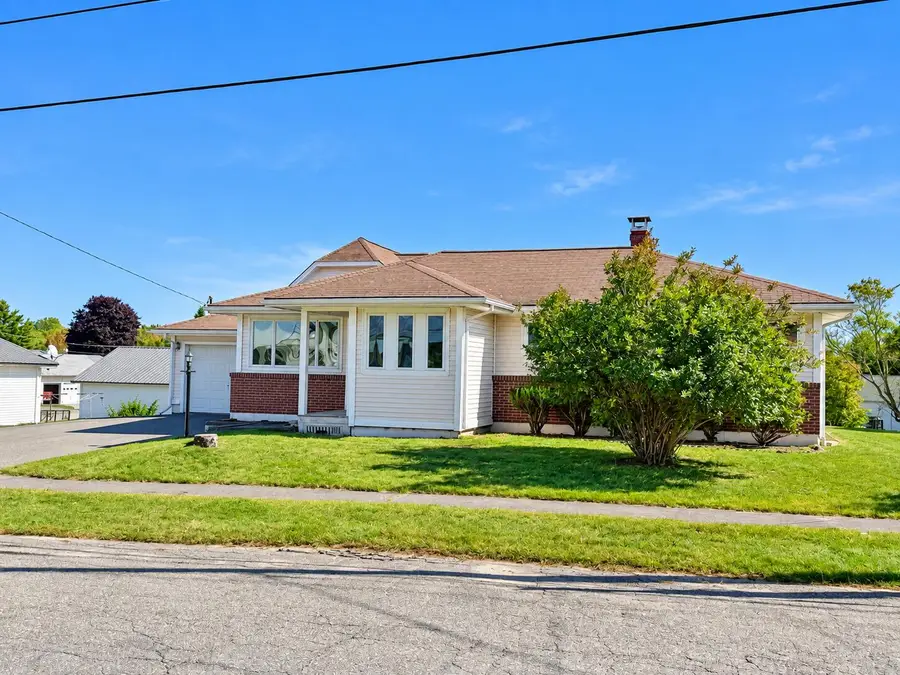 29 Eastern Avenue, East Millinocket, ME 04430 - #2