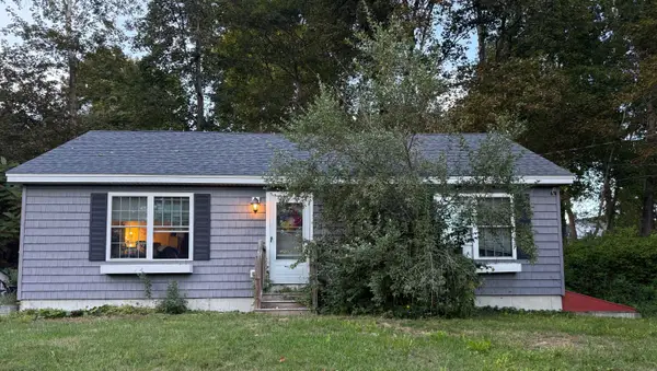 13 Spring Street, Bowdoinham, ME 04008