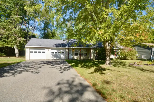 16 Oak Street, Newport, ME 04953
