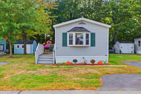 46 Woodside Drive, Lisbon, ME 04250