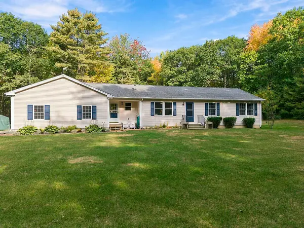 40 Alphonse Drive, Topsham, ME 04086