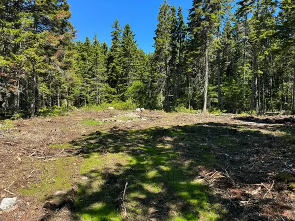 12 Jamestown Road, Vinalhaven, ME 04863
