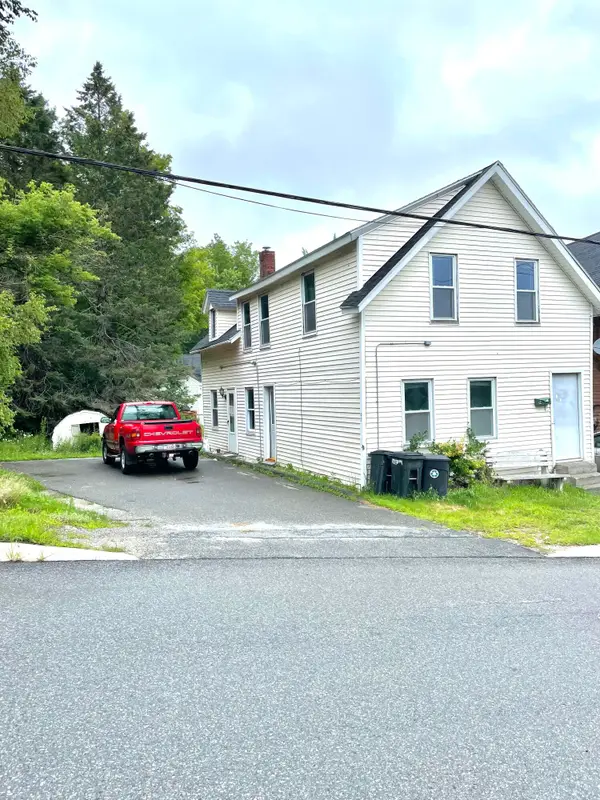 42 Island Avenue, Orono, ME 04473
