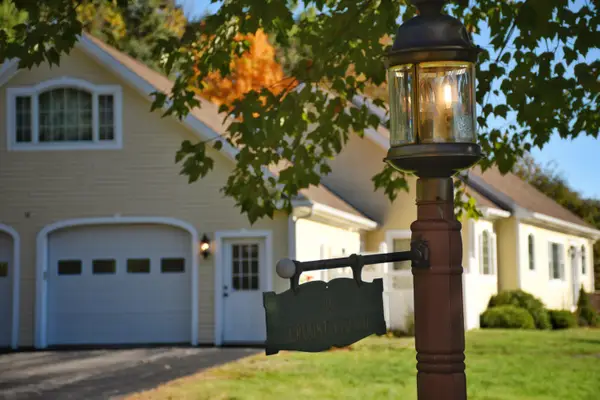 10 Brookfield Road, Falmouth, ME 04105