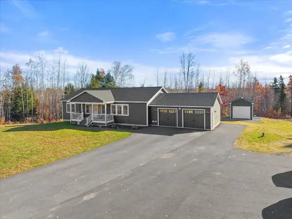 220 Hawks Crossing, Hermon, ME 04401