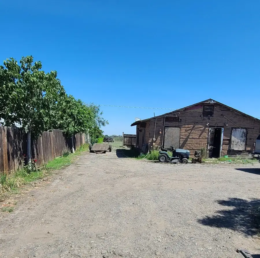 8794 Blossom Avenue, Dos Palos, CA 93620 - #3