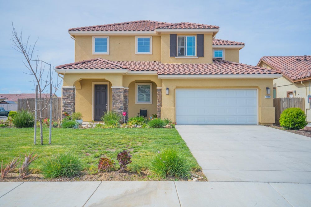 2006 Gus Villalta Drive, Los Banos, CA 93635 BHGRE