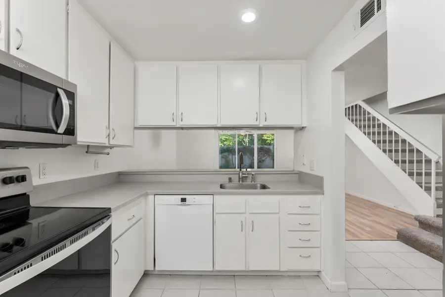 709 Woodside Lane #2, Sacramento, CA 95825 - Image #2