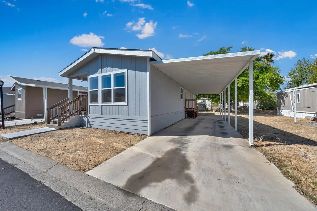 221 Village Cir, Sacramento, CA 95838 - Image #1