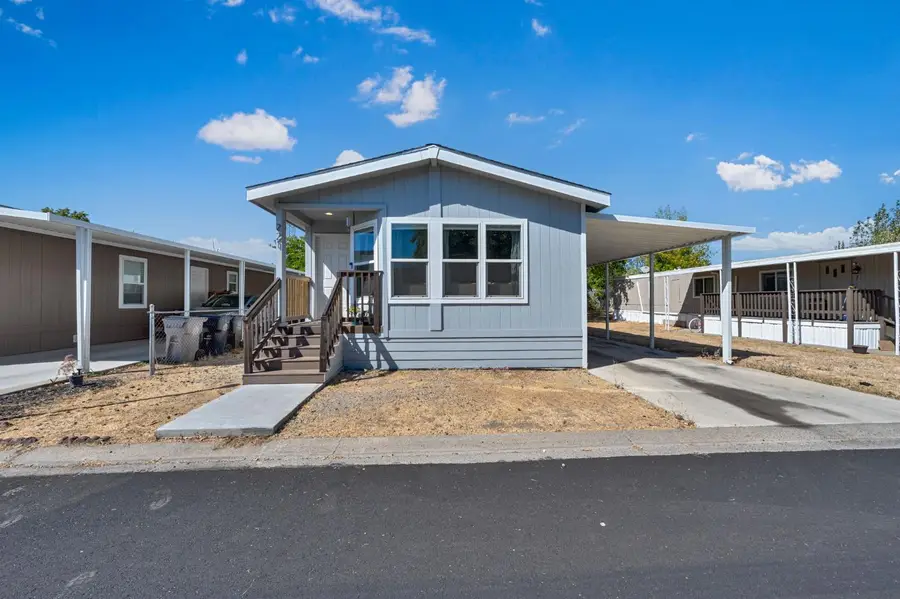 221 Village Cir, Sacramento, CA 95838 - Image #2