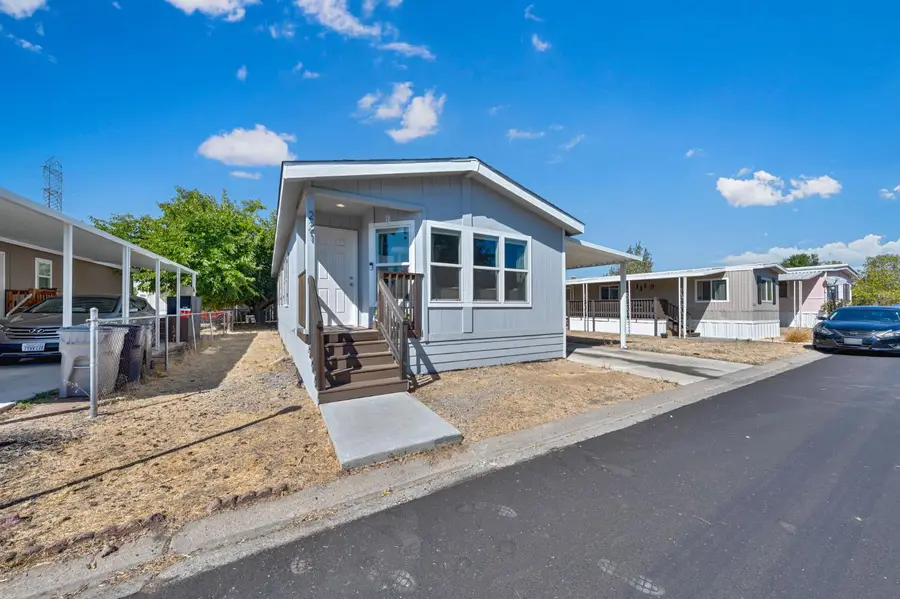 221 Village Cir, Sacramento, CA 95838 - Image #3
