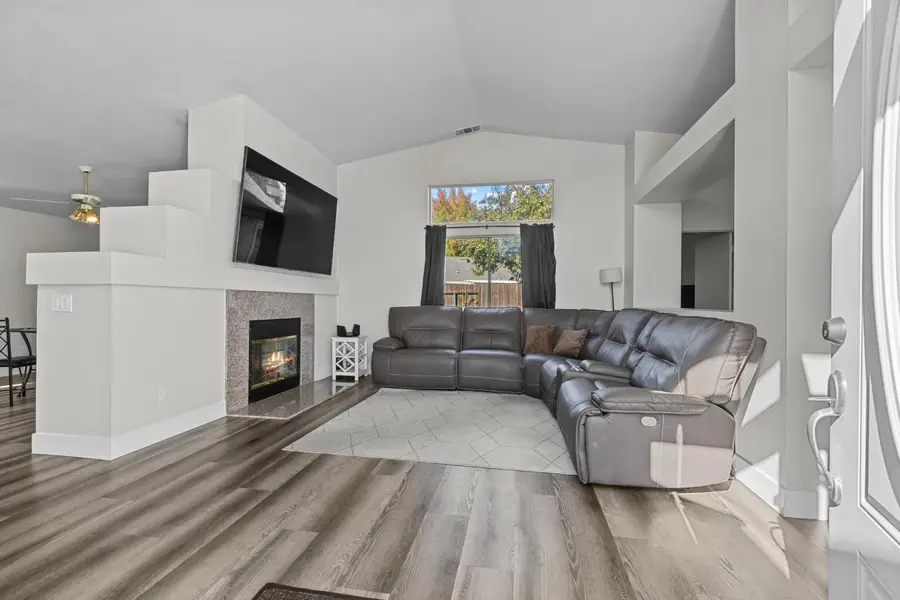 8451 Montpelier Way, Sacramento, CA 95823 - Image #2