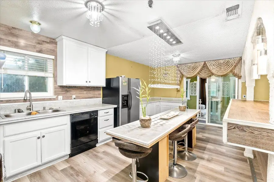 5701 Valley Hi Drive, Sacramento, CA 95823 - Image #2