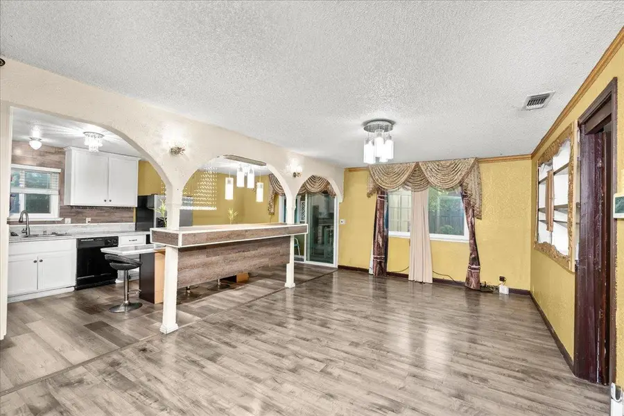 5701 Valley Hi Drive, Sacramento, CA 95823 - Image #3