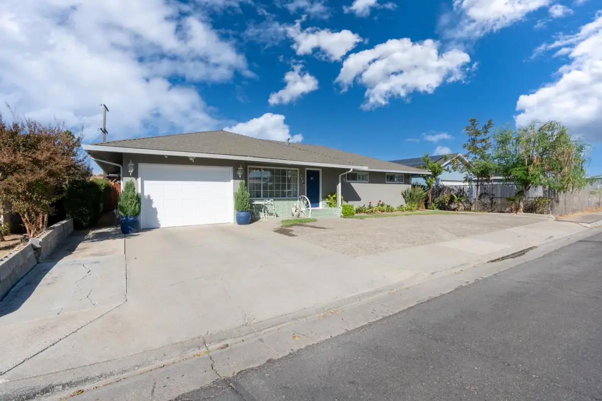 725 Nevada Avenue, Los Banos, CA 93635 - Image #1