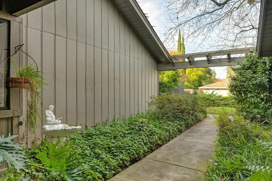 8406 Arbutus Way, Fair Oaks, CA 95628 - Image #2