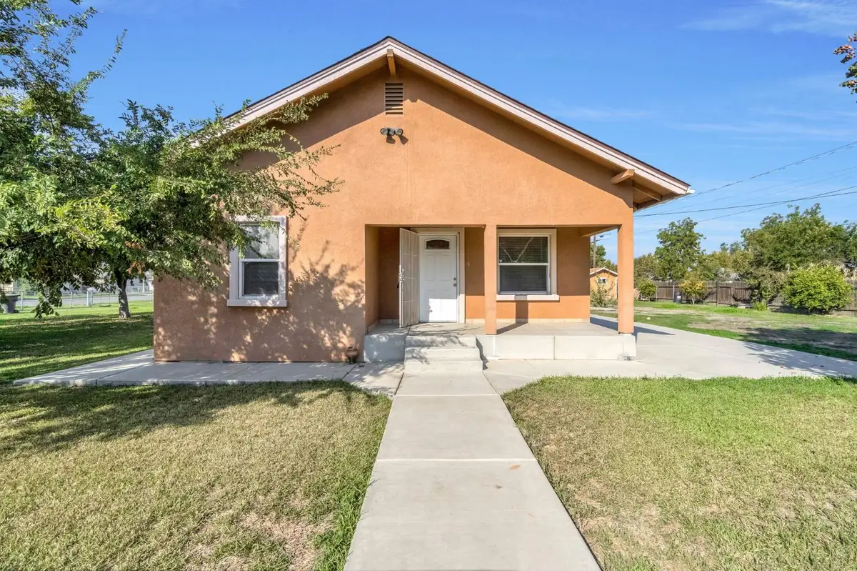 1140 W King Avenue, Tulare, CA 93274 - Image #1