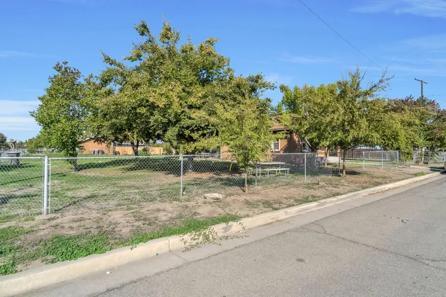 1140 W King Avenue, Tulare, CA 93274 - Image #3
