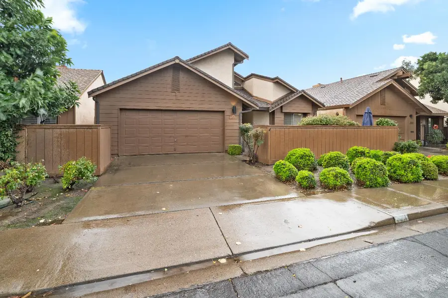 551 Oakbrook Dr, Modesto, CA 95354 - Image #2