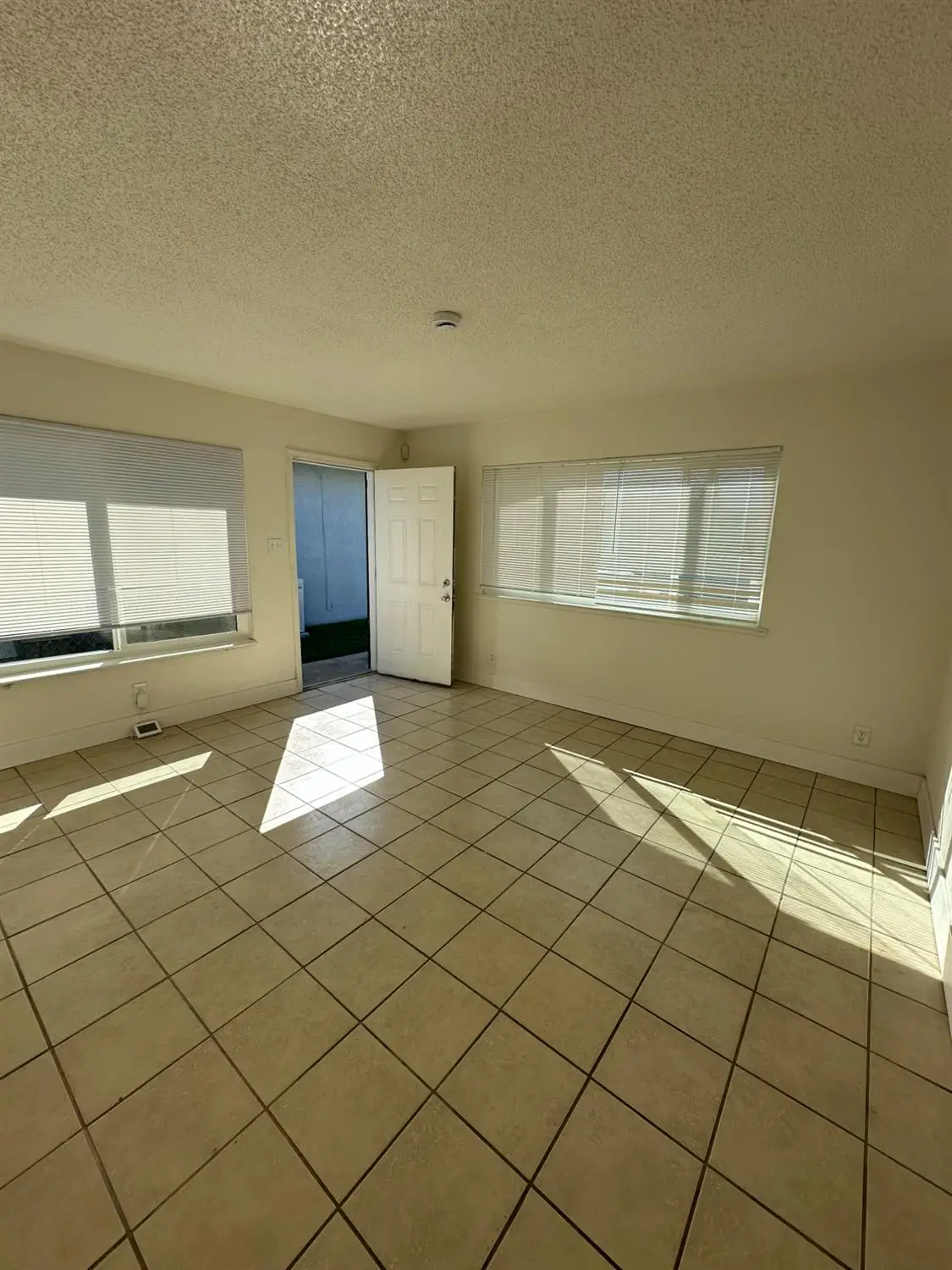 1045 W Santa Fe Avenue, Merced, CA 95340 - Image #1