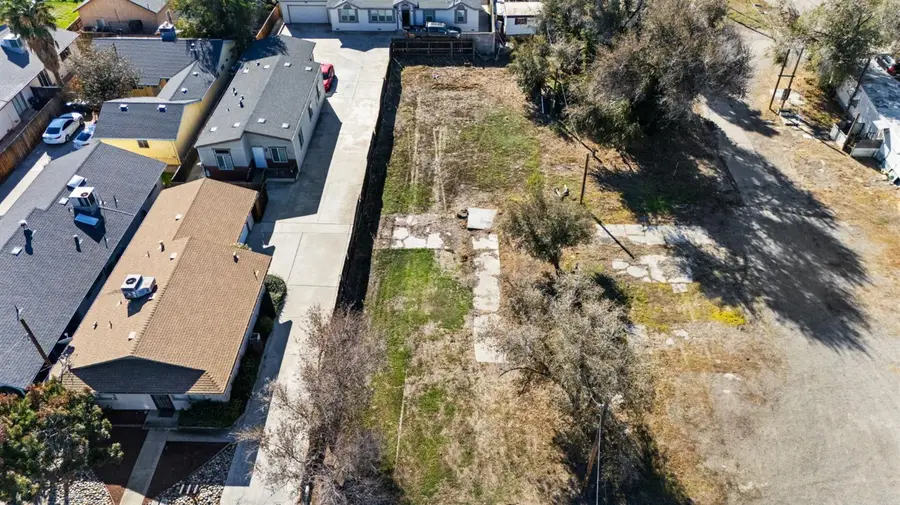 110 E Kavanagh Avenue, Tracy, CA 95376 - Image #2