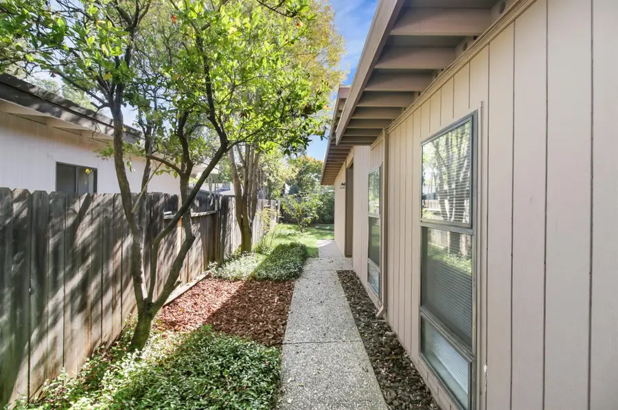 8744 Contemporary Court, Elk Grove, CA 95624 - Image #3