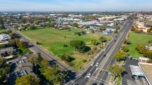 7298 Stockton Boulevard, Sacramento, CA 95823