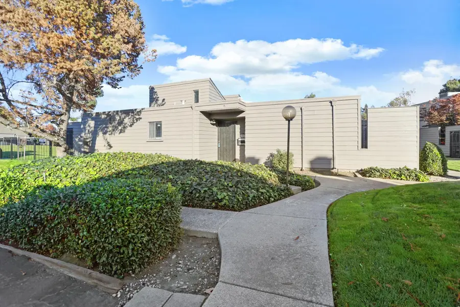 6816 Cumberland Place, Stockton, CA 95219 - Image #2