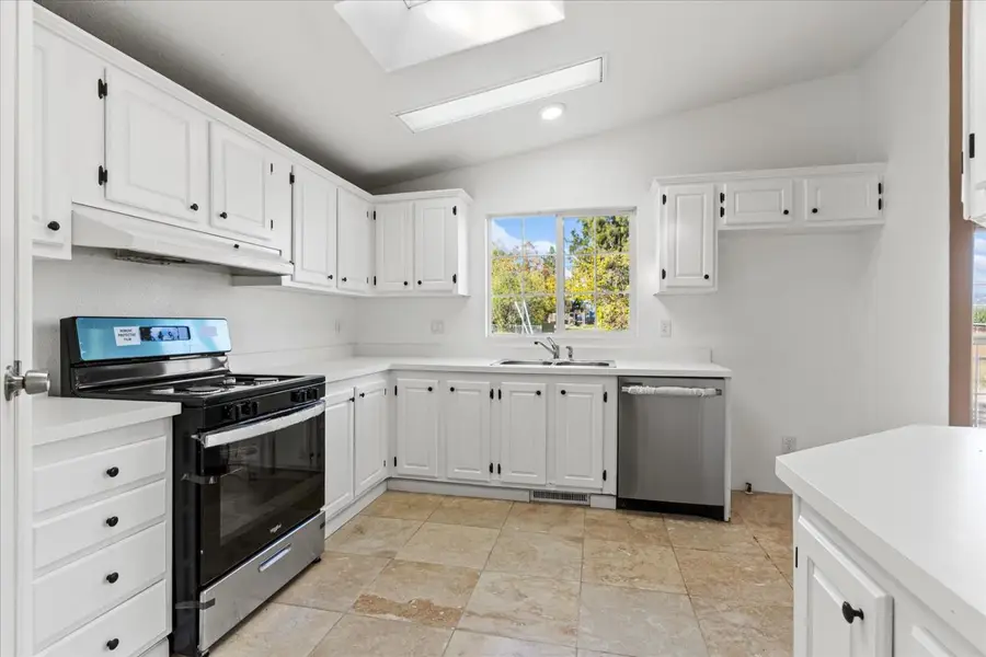 1127 N Placer Avenue, Oroville, CA 95965 - Image #2