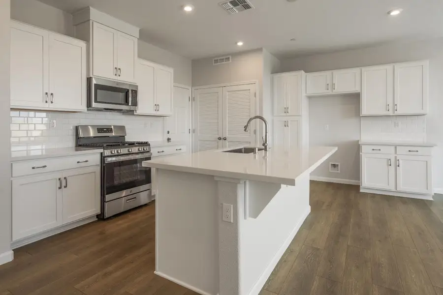 9492 Del Seis Drive, Sacramento, CA 95829 - Image #3