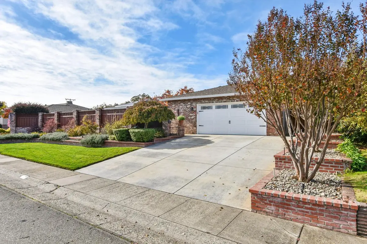 6284 Fordham Way, Sacramento, CA 95831 - Image #1