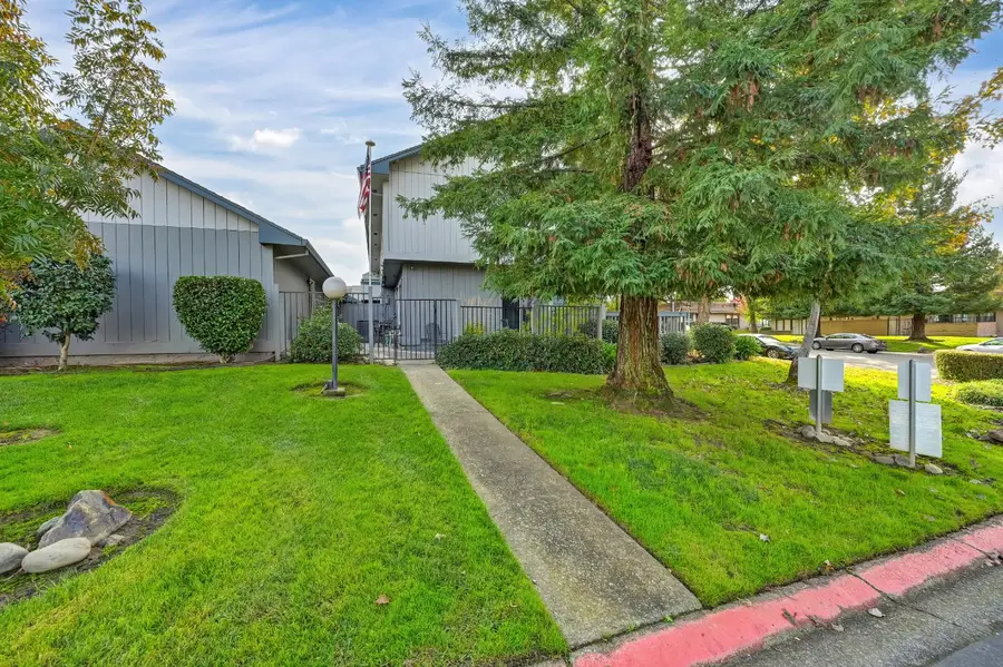 8004 Briar Ridge Lane, Citrus Heights, CA 95610 - Image #3