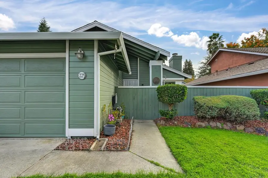 22 Waterfront Court, Sacramento, CA 95831 - Image #2
