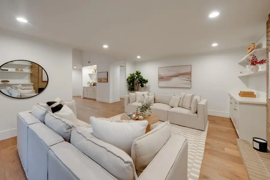 401 Dunbarton Circle, Sacramento, CA 95825 - Image #2