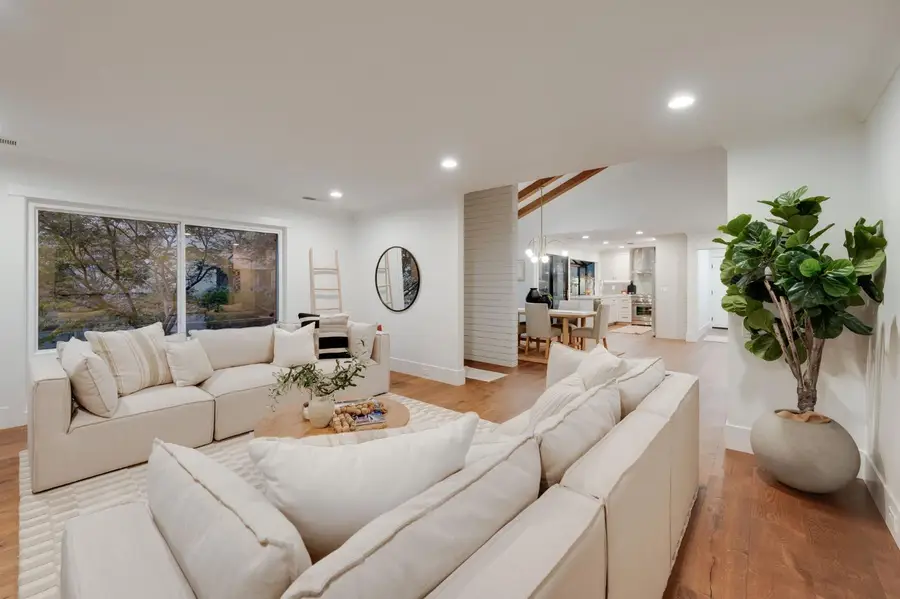 401 Dunbarton Circle, Sacramento, CA 95825 - Image #3