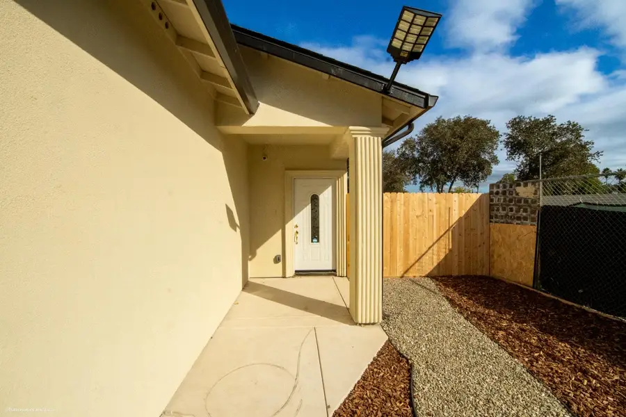 1072 Burkett Avenue, Stockton, CA 95205 - Image #3