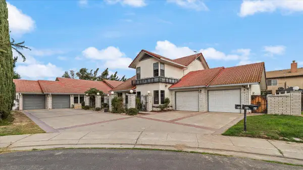 1815 Azure Court, Manteca, CA 95336