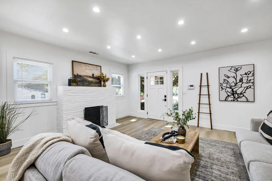 4733 T St, Sacramento, CA 95819 - Image #3