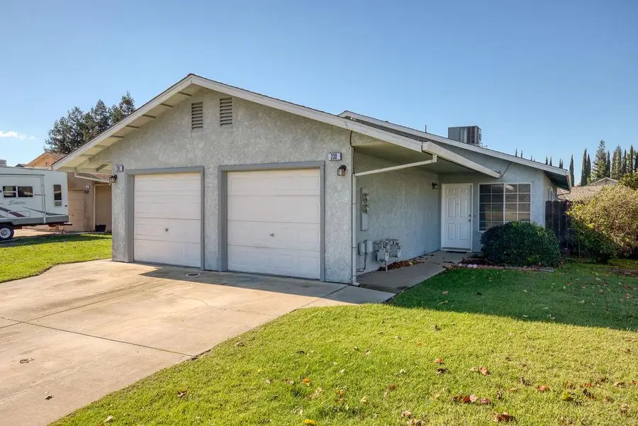 230 Ventanas Avenue, Oakdale, CA 95361 - Image #2