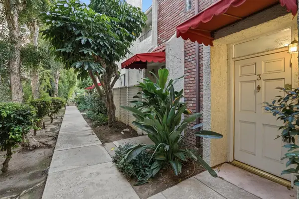 6540 Hayvenhurst Avenue #3, Van Nuys, CA 91406