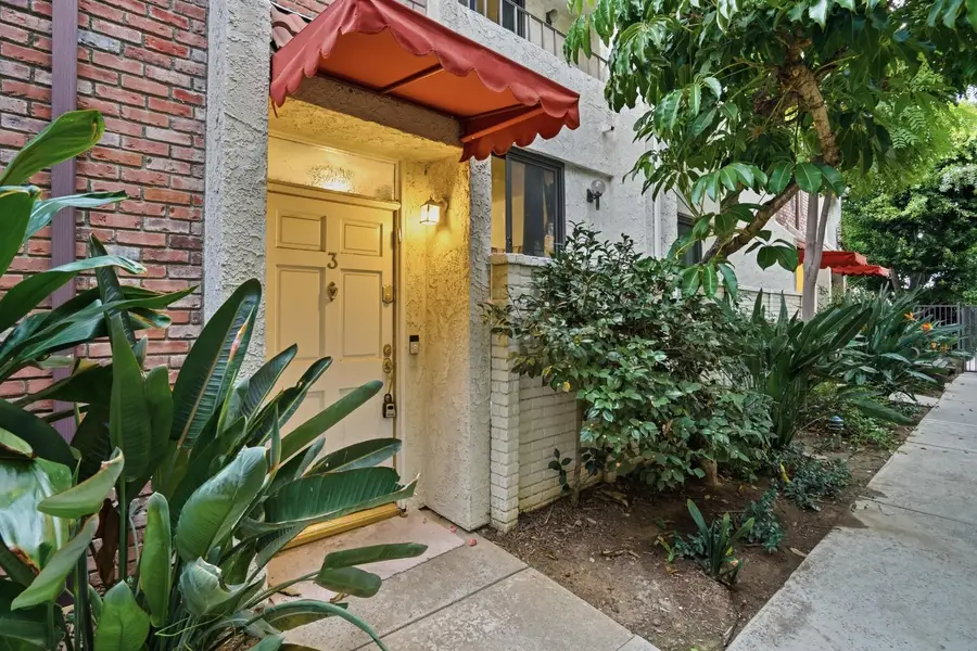 6540 Hayvenhurst Avenue #3, Van Nuys, CA 91406 - Image #3