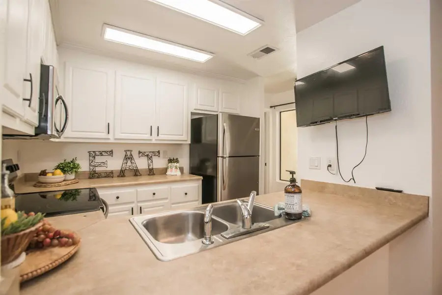 1583 W Swain Road, Stockton, CA 95207 - Image #3