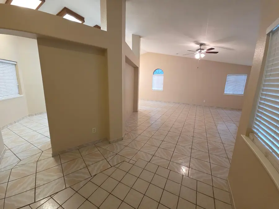 722 Kirkwood Court, Los Banos, CA 93635 - Image #2