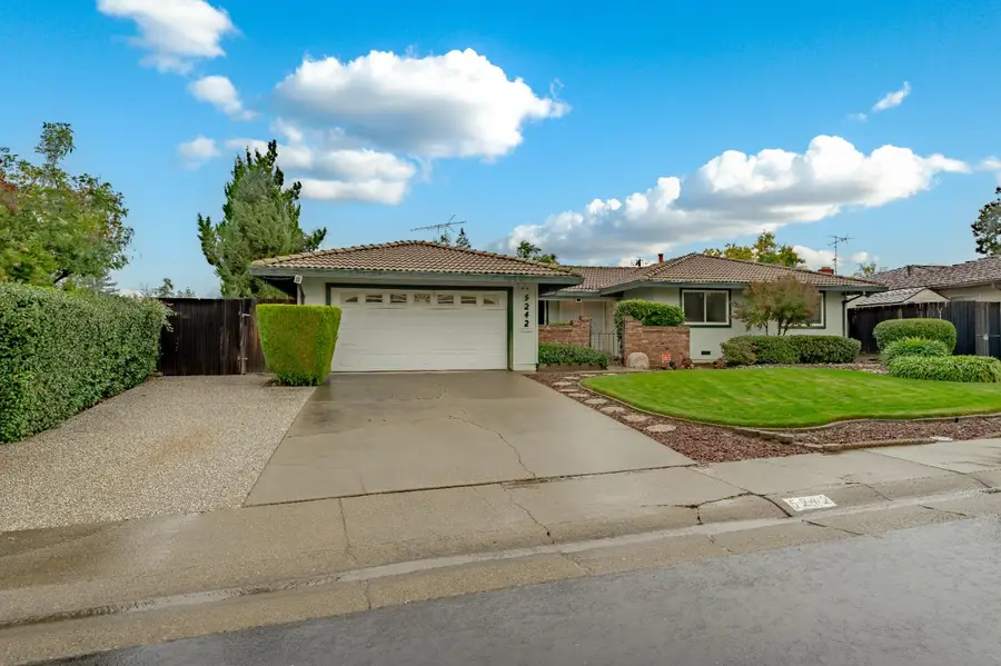 5242 Ridgedgate Way, Fair Oaks, CA 95628 - Image #2