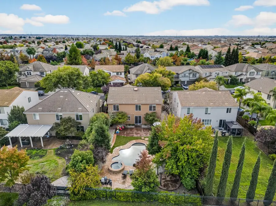 2176 Stansfield Dr, Roseville, CA 95747 - Image #2