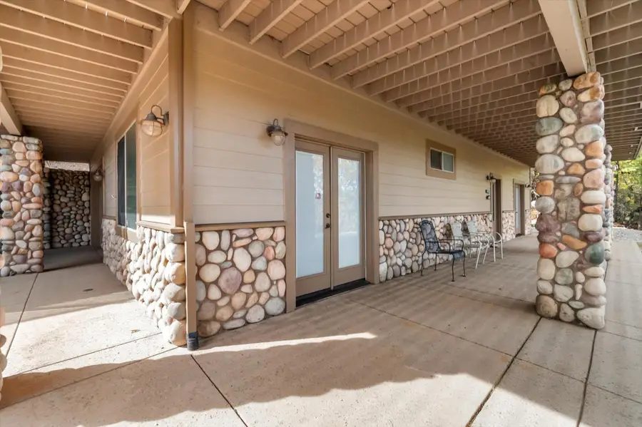 19720 Oak Knoll Drive, Lakehead, CA 96051 - #2