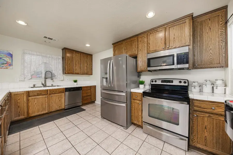 6913 Forman Way, Sacramento, CA 95828 - Image #3