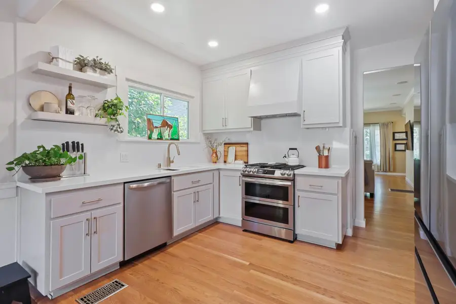 2449 Donner Way, Sacramento, CA 95818 - Image #2